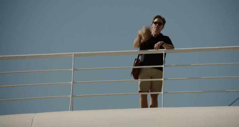 Gimme a wave! Gimme a wave!