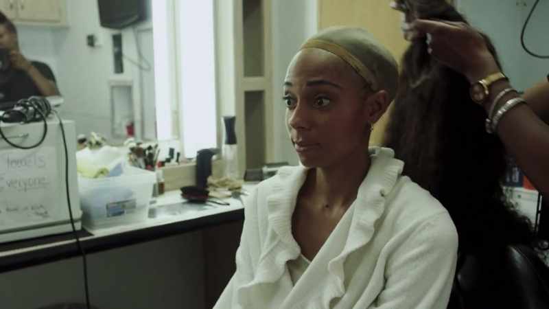 Girl, this wig is tweaking me out