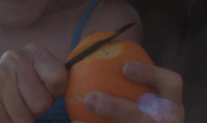 [girls] Don't let it break. Peel it like a snake