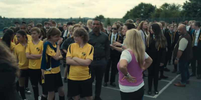 Girls, seriously. Back in your lines. - Let's take you back to 10G