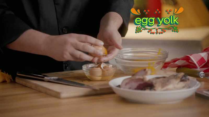 GIUSEPPE: Here, look at this beautiful orange yolk