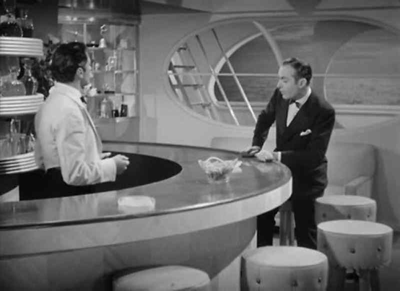 Give me a champagne cocktail, will you? - Yes, sir