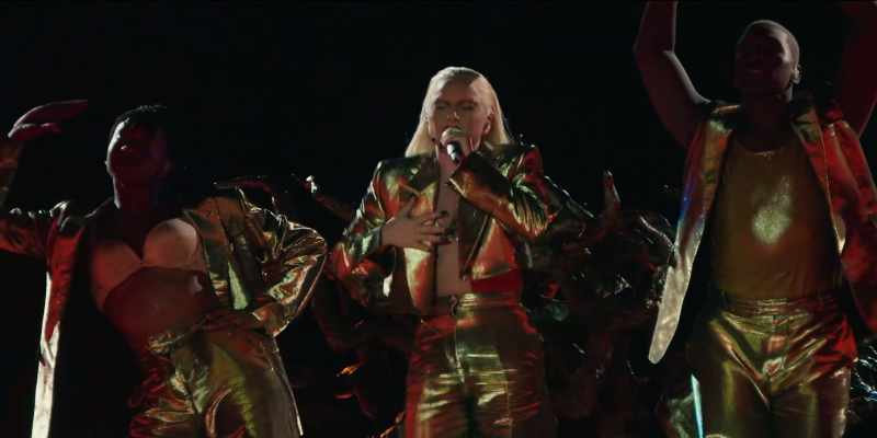 �� Give yourself prudence And love your friends ♪