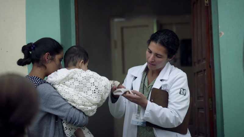 Give me that. Come on. - DOCTORS OPERATING ON CHILDREN