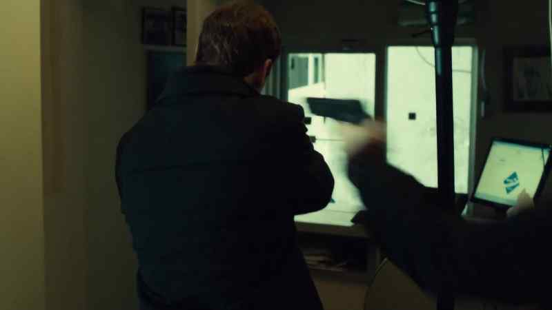Give me the gun!