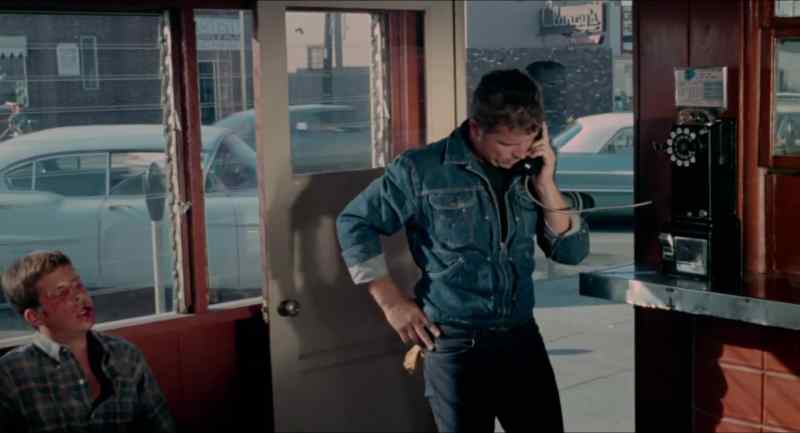 Give me the police, please, it's urgent