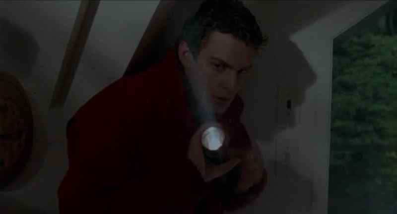 (glass shattering) (monster screeching)