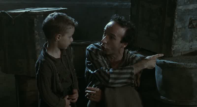Go hide in that box, quick!- Schwanz is in there