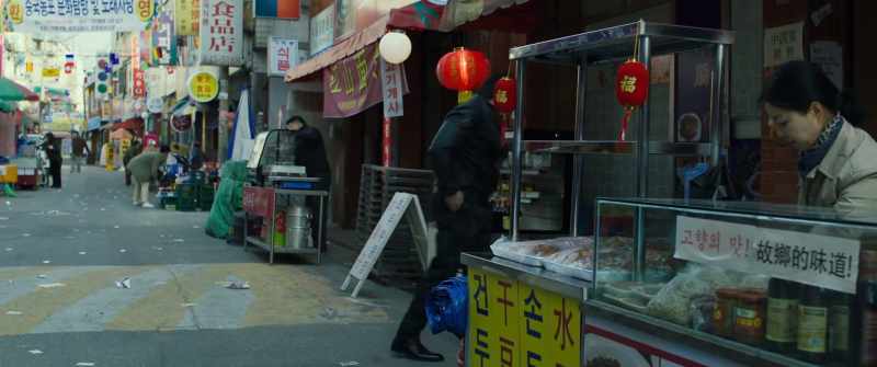 Go inside, just eat! - I knew this'd happen