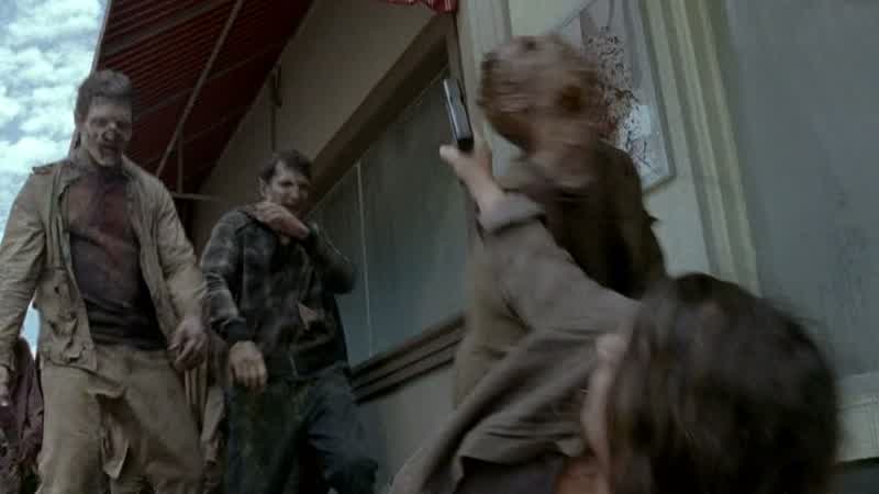 Go! Come on! Where's the feed store? - Go! The other end of town. We can try-- - We can't. Glenn sai
