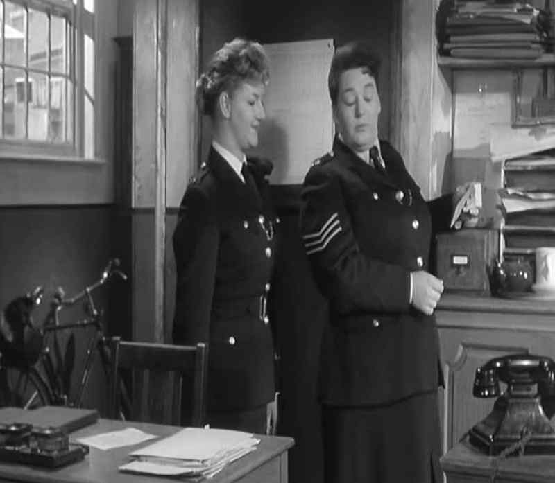 Going on patrol, Sergeant. - Right, Passworthy