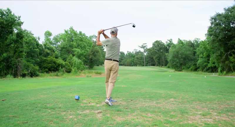(golf club strikes)