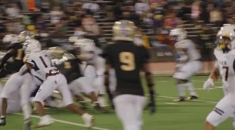 Gonna be first and goal. Handoff. Middle