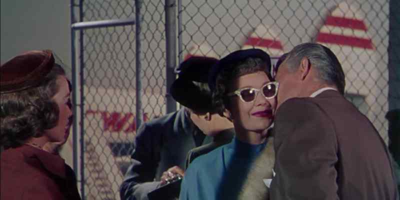Good-bye, Helen. - Good-bye, Tom