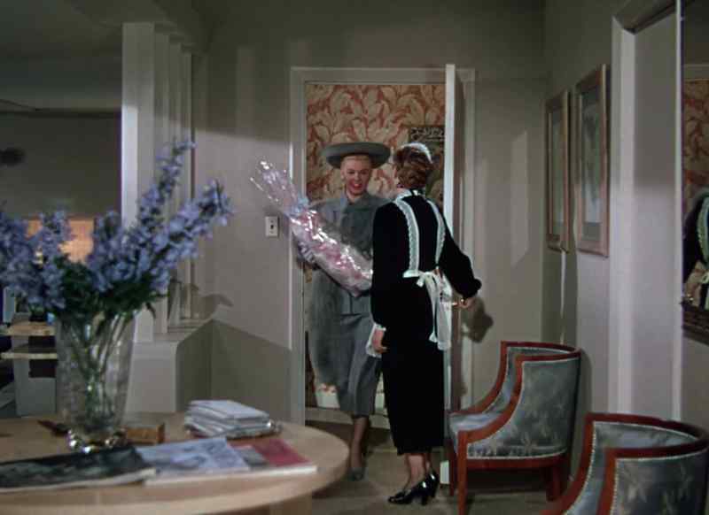 Good evening, ma'am. - Good evening. Helen