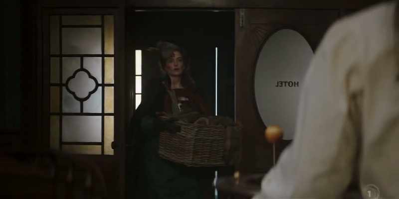 Good evening, Miss Wetherell. - Good evening, Mrs Wells
