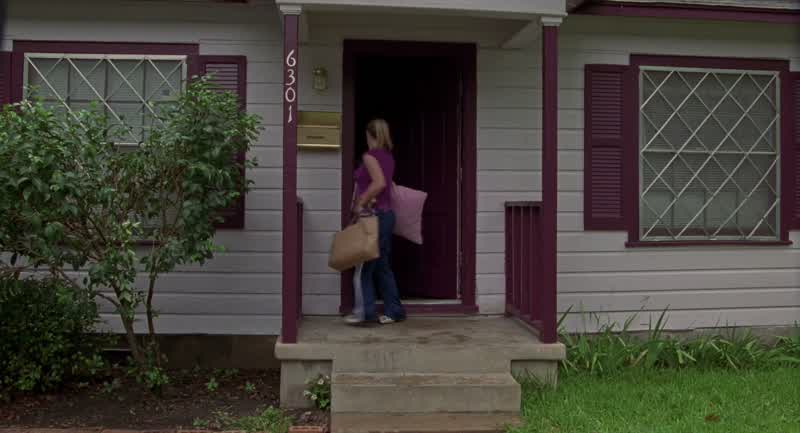 Goodbye yard Goodbye crape myrtle Goodbye mailboxGoodbye box of stuff mummy won't let us take with us but we don't wanna throw awayGoodbye house I'll never like mummy as much for making us