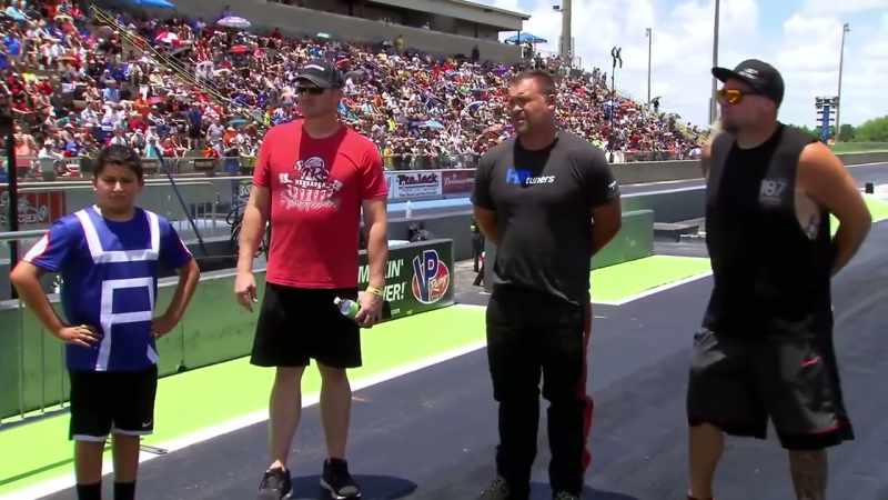 Got both their drivers still in. - [crowd cheering]