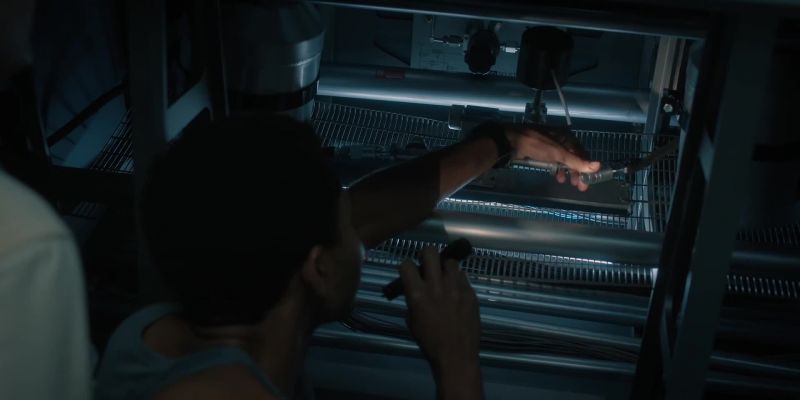 Got you, little bastard. -What is it?