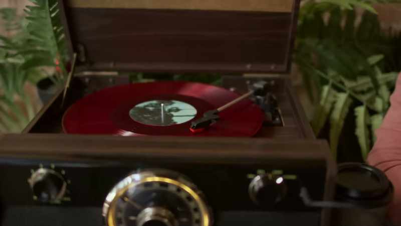 �� [groovy music playing]