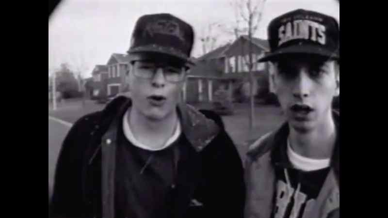 �� Growing up in my neighborhood Never doing no good ♪