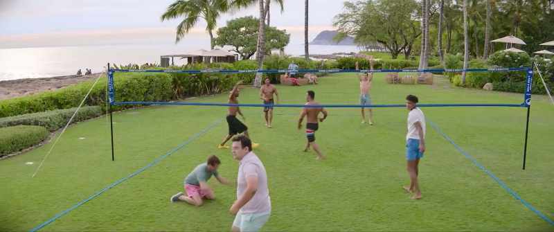 [grunts] [players cheering]