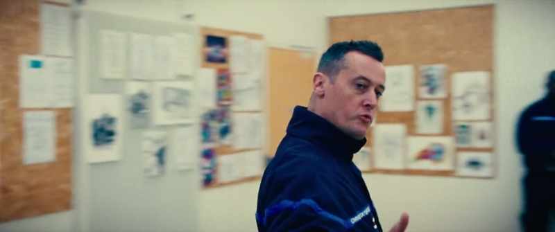 Guard, please come. Escort Michel to his cell