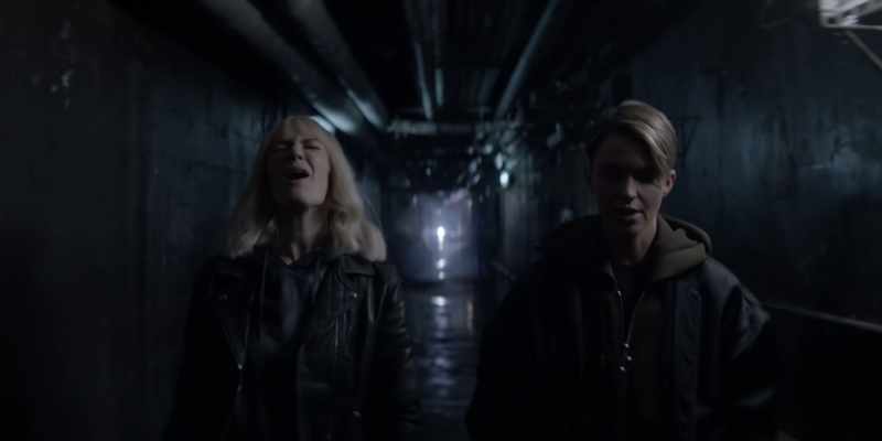 Guards finding a fake bomb on the axle