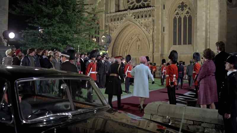 Guards, general salute!