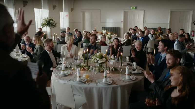 (guests applauding and cheering)