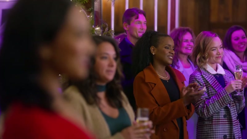 GUESTS APPLAUDING