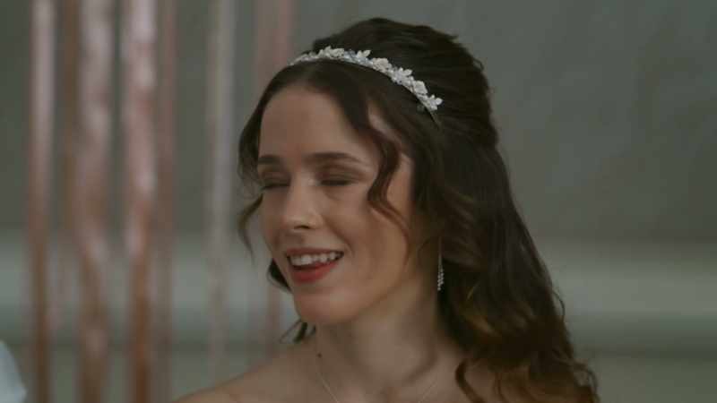 [guests laughing]