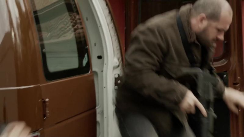 (gun clicking)
