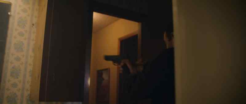 (gun clicking)
