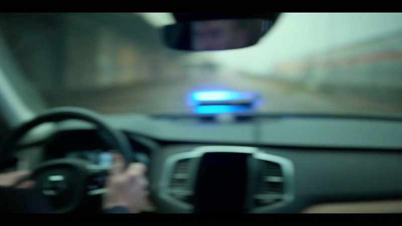 Gustav drives a white car. - A white car... That's great