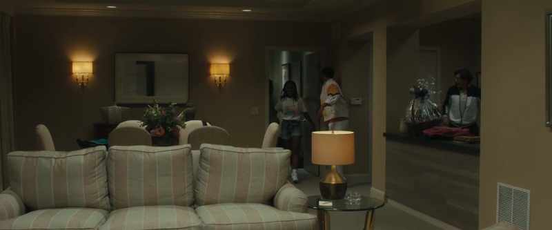 Guys, it's go time. Look alive. -Come on. The man is here