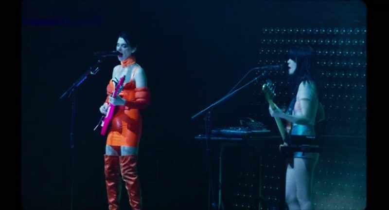 �� H-E-L-P ♪