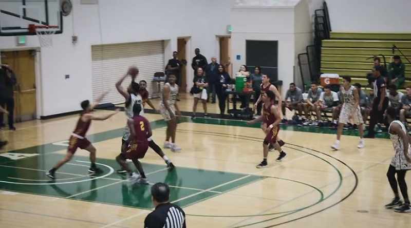 Hampton cuts to the basket. Easy finger roll