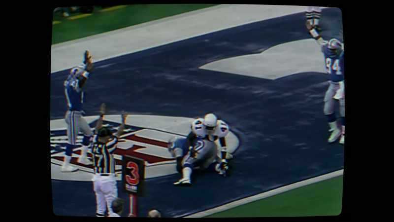 Handoff Barry Sanders, left side! Sanders breaks a tackle! Touchdown, Lions!