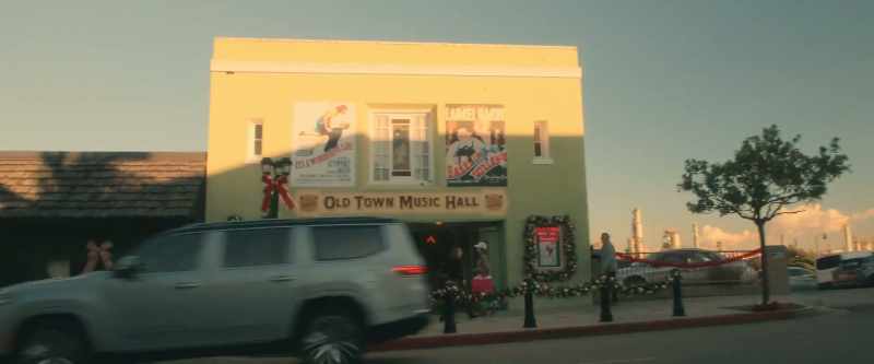 �� Hang all the mistletoe ♪