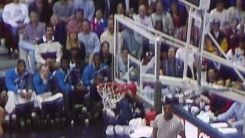 Hardaway, down the lane to hammer it home
