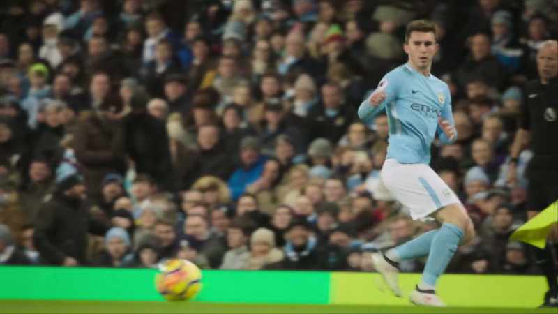 He is able to play simple passes constantly and without making mistakes