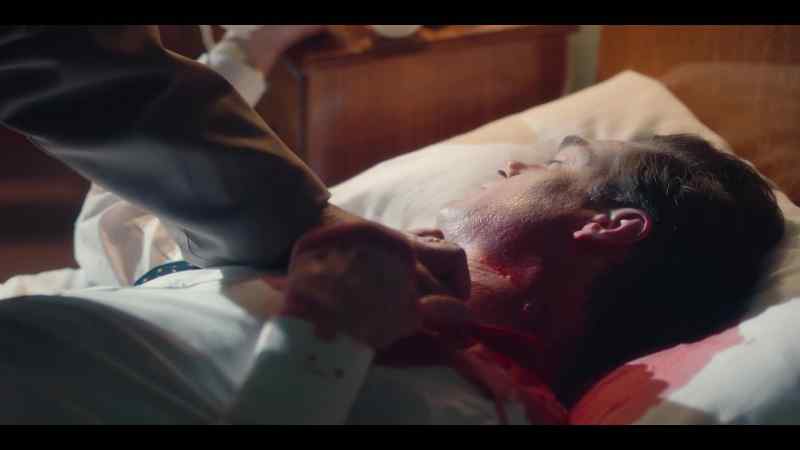 He cut his hand!