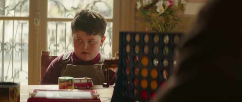 because he looks like that? - Is the sister, is normal