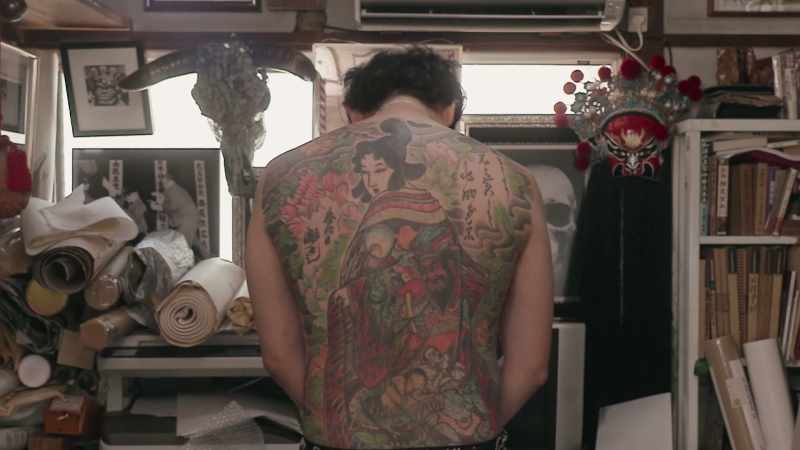 He made the entire body a canvas, using one motif
