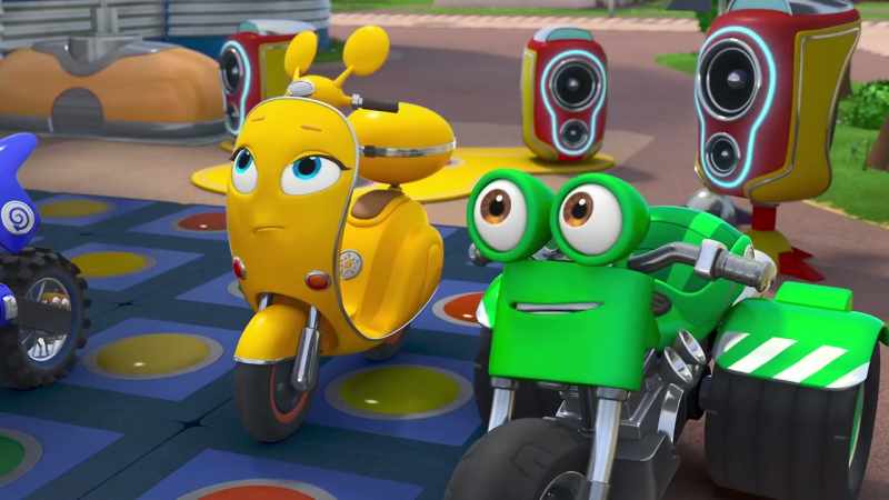 He needs us! - Bike Buddies, wheel it in!