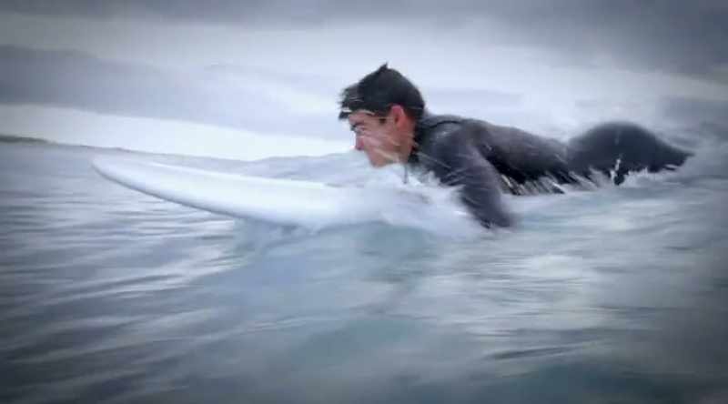 He turns to frantically paddle towards shore
