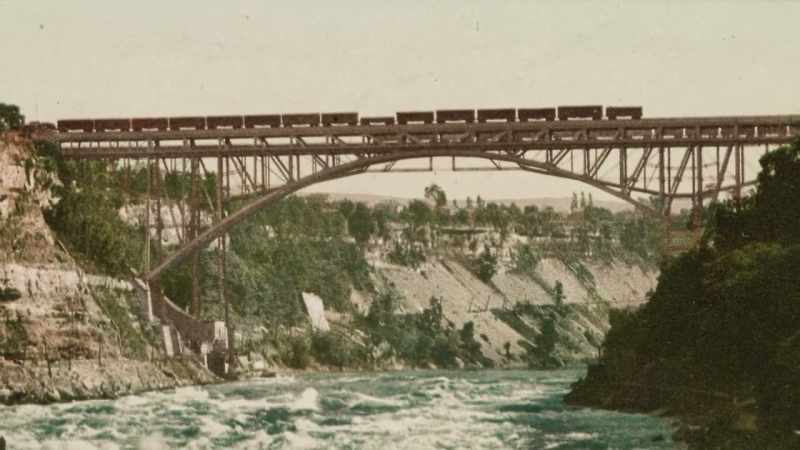 Heavy loads that the new bridge would have to be able to carry