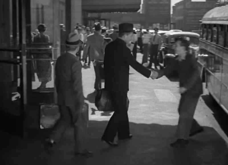 Hello, Father. - Hello, Mo. Hello, Paul