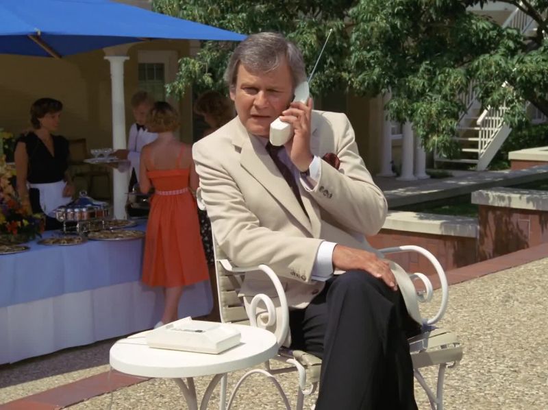 Hello? - Hi, it's me